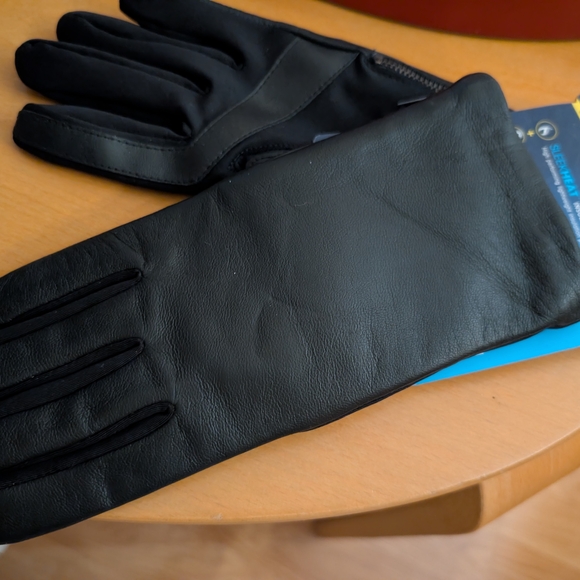 Isotoner Women's Black Gloves - Picture 2 of 3